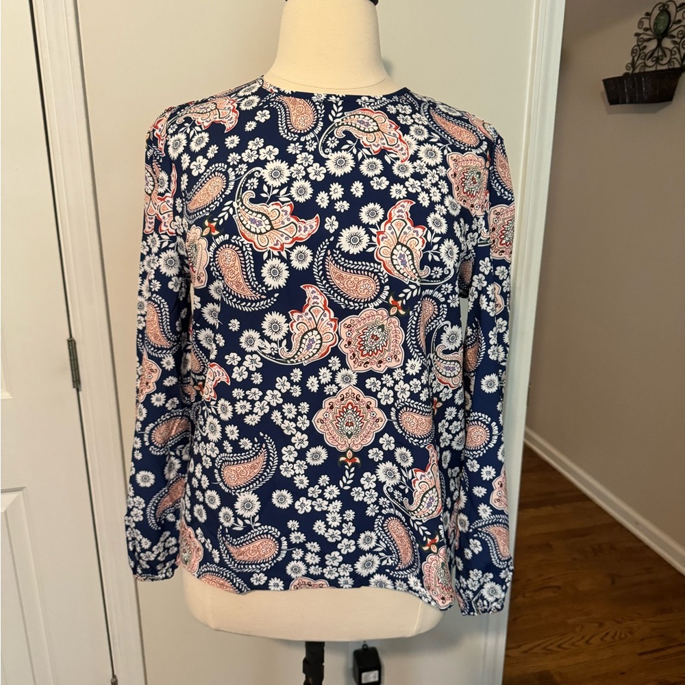 Brand Unknown. Size XXL. Blue/multi color paisley print. 100% polyester.